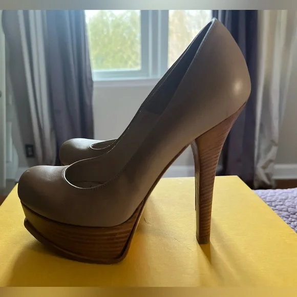 Fendi Nappa Women's Beige Leather Heels - Picture 2 of 14